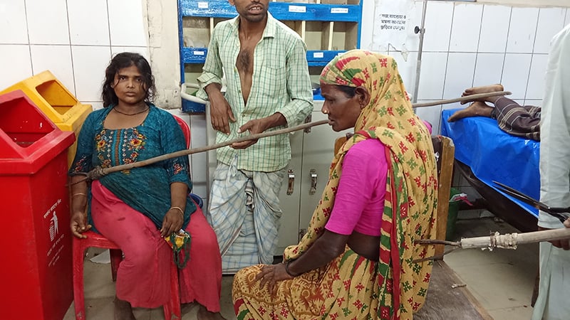 নরসিংদীতে দু’পক্ষের সংঘর্ষে টেঁটাবিদ্ধ হয়ে নারীসহ আহত ১০